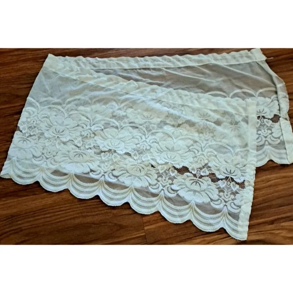 Vintage White Lace Window Valance Floral Scalloped Cottage Country 17x58